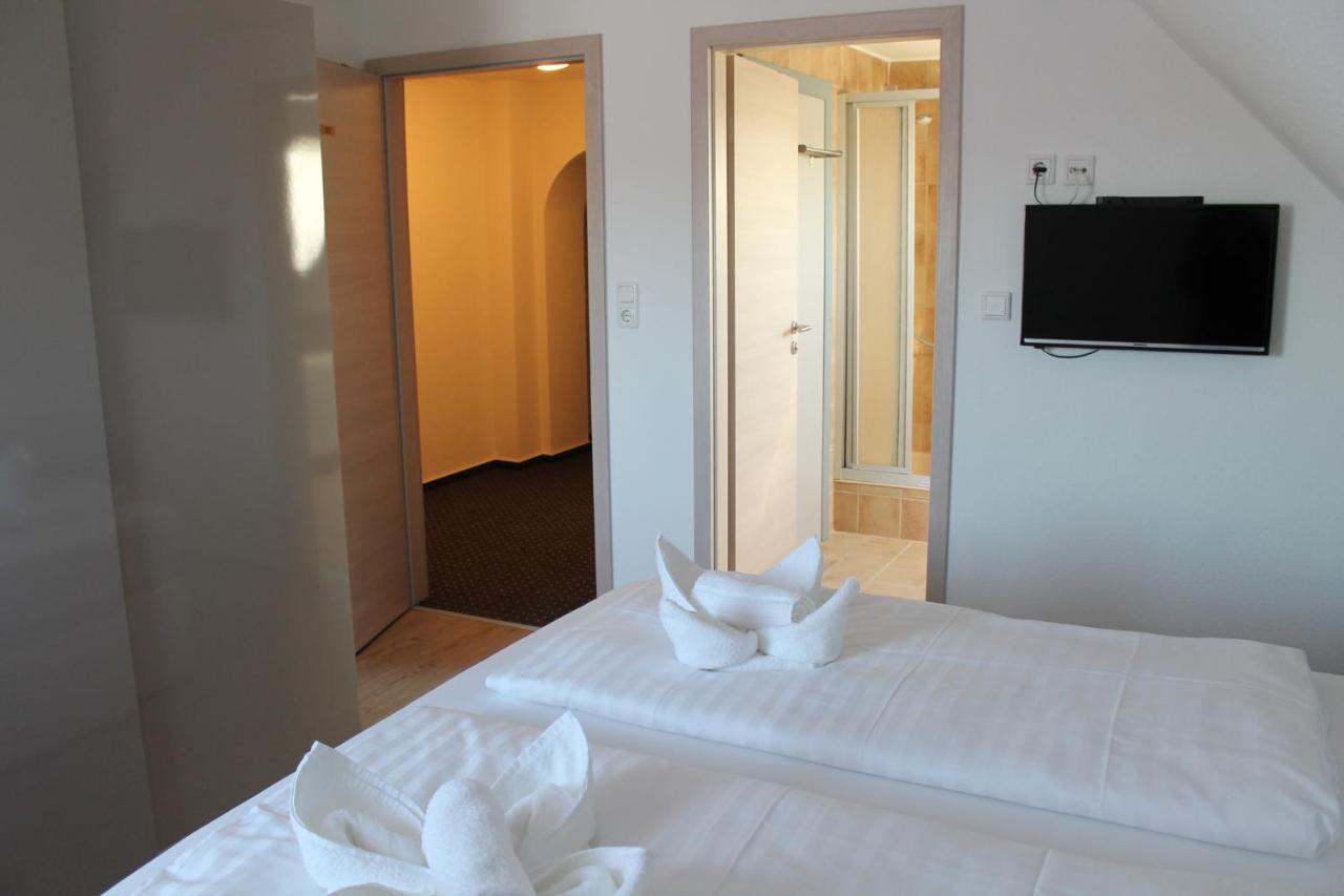 Gastehaus Hubertushof - 24H Check-In Hotel Hausen  Exterior photo